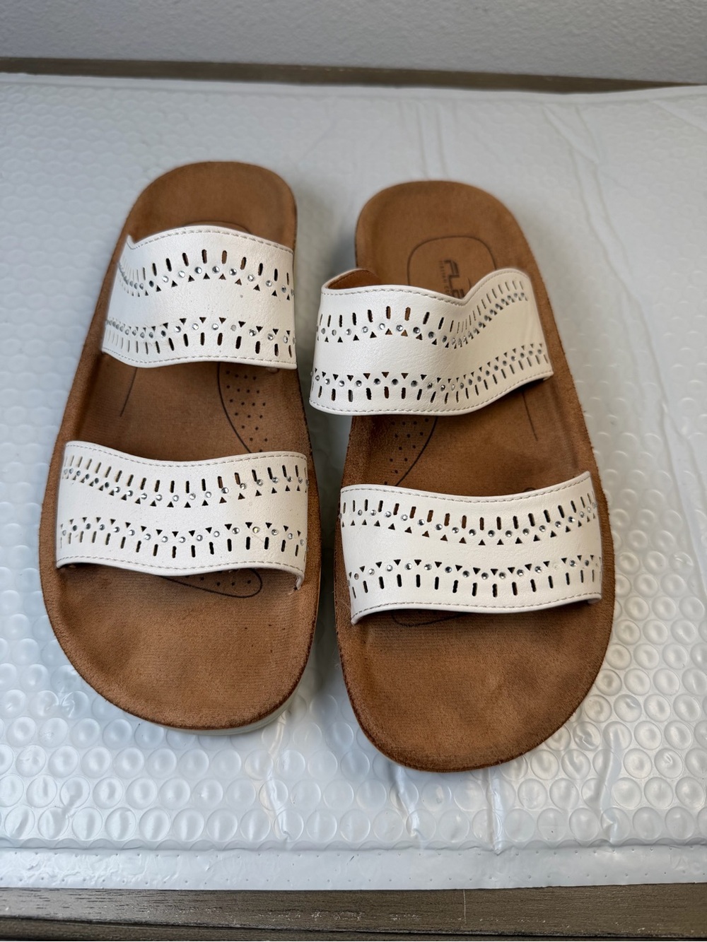 Flexus Bayshore White Leather Slide Sandals Laser Cut Comfort Women’s EU 37